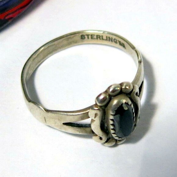 Vintage WM 925 Sterling Silver Ring with Onyx Stone - Size 5.5 - Picture 2 of 8